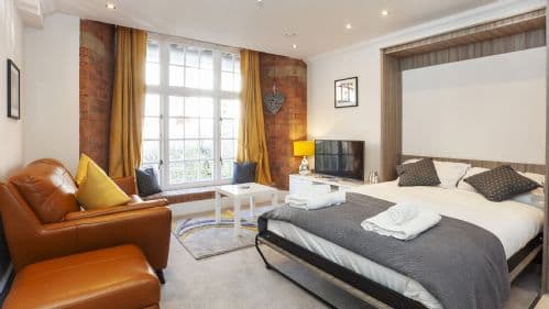 Cocoa suites 23 - Spacious Studio Apartment in City Centre Location