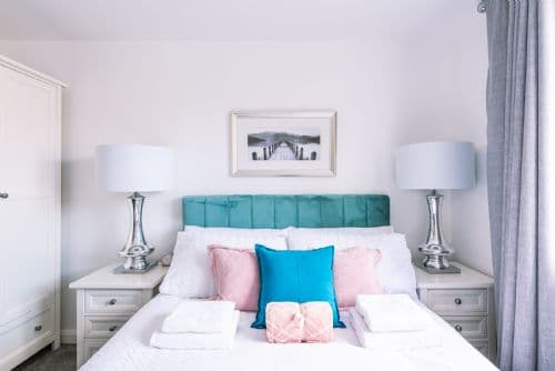 2 Bed Boutique Apartment with free Parking