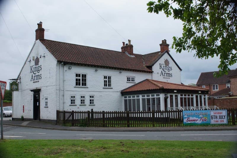 King's Arms pub near Oakwood Lodges
