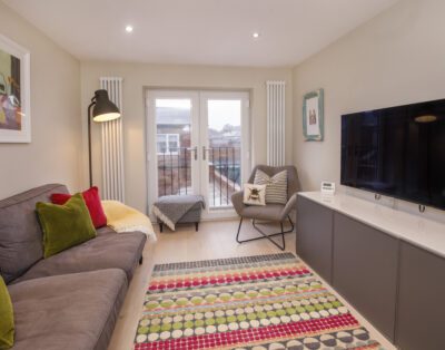 Compton Lodge Stylish 2 bed Apartment with Free Parking